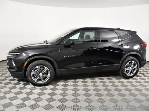 Used 2025 Chevrolet Blazer LT AWD/4WD image 9