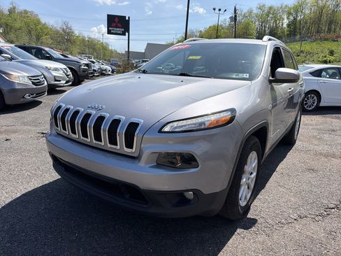 Used 2017 Jeep Cherokee Latitude w/ Safety/Convenience Group AWD/4WD image 9