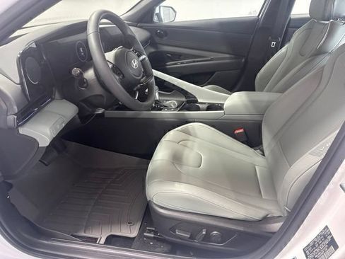 Certified 2025 Hyundai Elantra Limited FWD image 12
