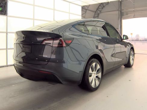 Used 2021 Tesla Model Y Long Range AWD/4WD image 2