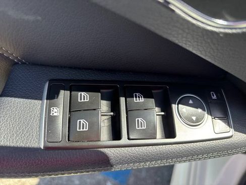 Used 2014 Mercedes-Benz E 250 BlueTEC Sedan image 19