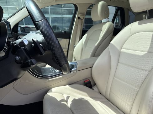 Used 2019 Mercedes-Benz GLC 300 4MATIC image 11