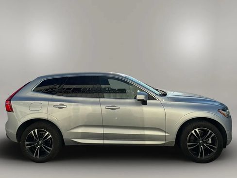 Used 2019 Volvo XC60 T5 Momentum w/ Multimedia Package AWD/4WD image 4