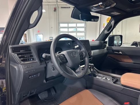 Used 2026 Lexus GX 550 w/ Accessory Package (2T) AWD/4WD image 14