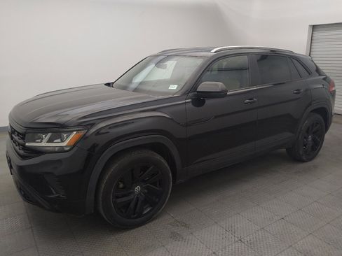 Used 2022 Volkswagen Atlas Cross Sport SE FWD image 2
