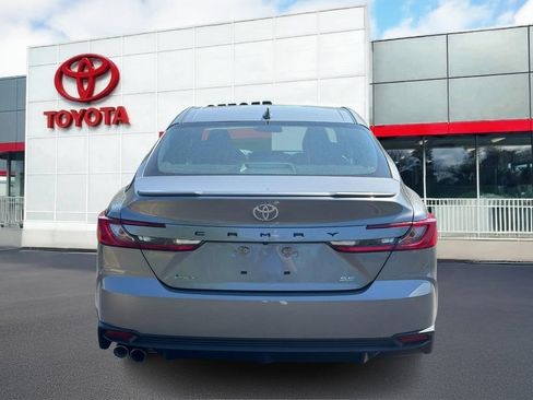 Used 2025 Toyota Camry SE FWD image 5