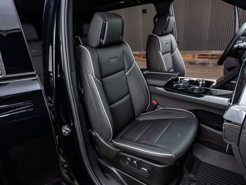 Used 2026 Cadillac Escalade ESV Sport w/ LPO, ONYX Package image 31