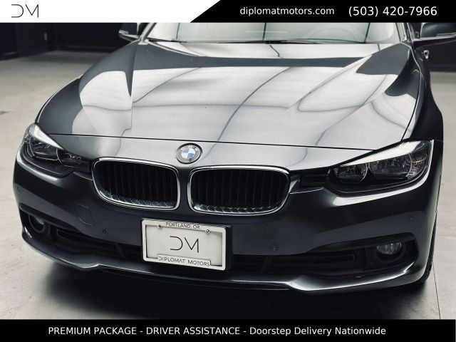 Used 2017 BMW 320i Sedan RWD image 14