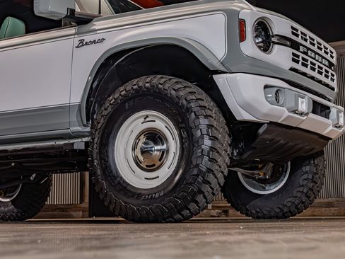 Used 2023 Ford Bronco Heritage Edition AWD/4WD image 10