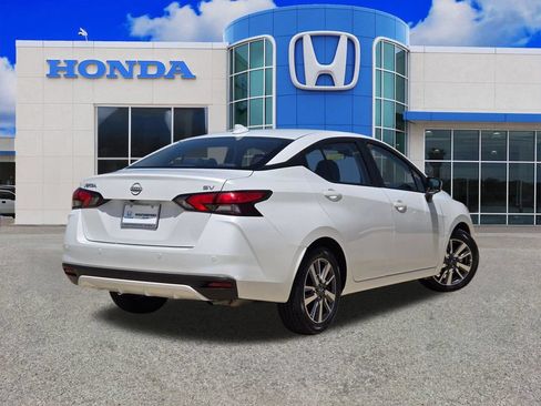 Used 2024 Nissan Versa SV FWD image 3