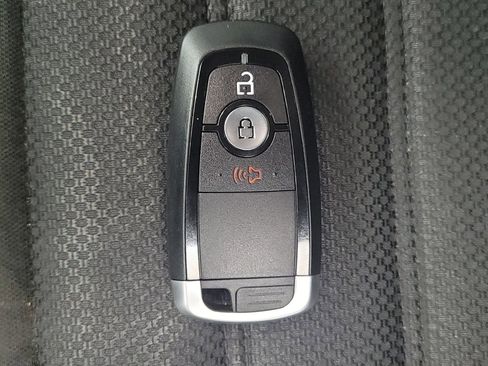 Used 2017 Ford Fusion SE w/ Fusion SE Technology Package FWD image 32