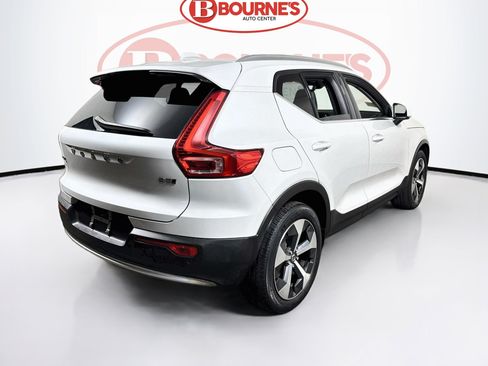 Used 2024 Volvo XC40 B5 Core w/ Climate Package AWD/4WD image 10