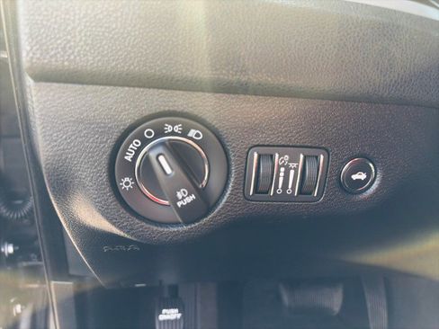 Used 2017 Chrysler 300 S w/ 300S Premium Group image 14