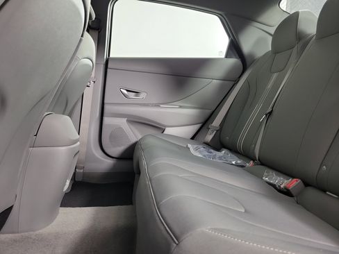 New 2025 Hyundai Elantra SEL image 32