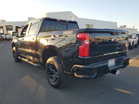 Used 2021 Chevrolet Silverado 1500 LT Trail Boss w/ Convenience Package II image 3