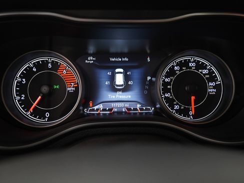 Used 2020 Jeep Cherokee Limited AWD/4WD image 31