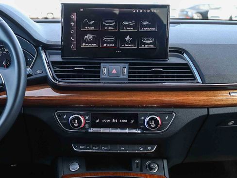 Used 2023 Audi Q5 2.0T Premium w/ Convenience Package image 17