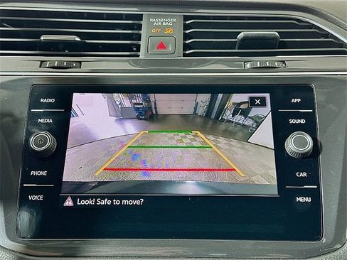 Used 2024 Volkswagen Tiguan SE image 15
