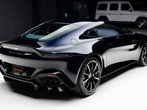 Used 2023 Aston Martin V8 Vantage Coupe RWD image 31