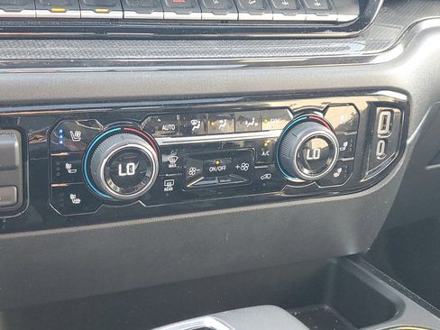 Used 2022 Chevrolet Silverado 1500 ZR2 image 23