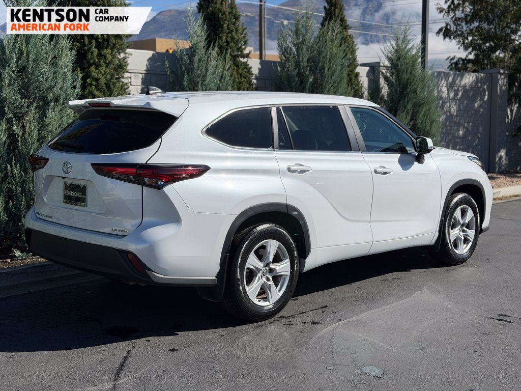 Used 2025 Toyota Highlander LE AWD/4WD image 8