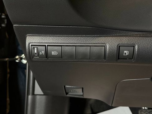 Used 2025 Toyota Corolla LE image 16