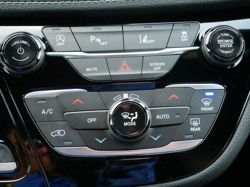 New 2026 Chrysler Pacifica Select image 18