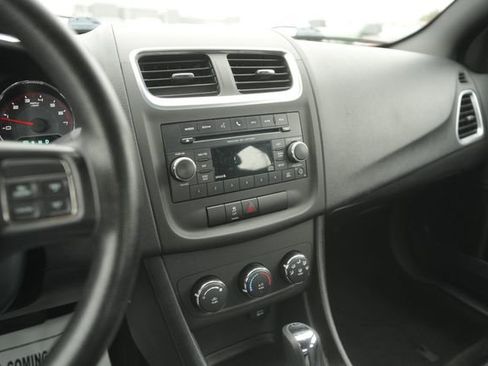 Used 2013 Dodge Avenger SE image 26