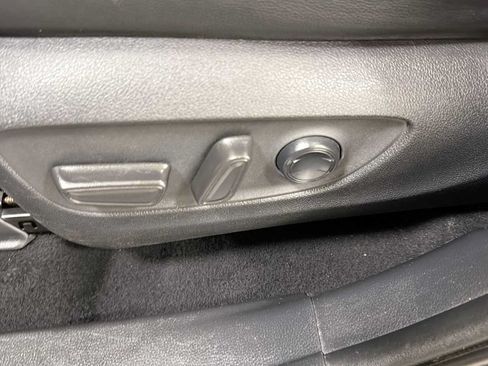 Used 2020 Toyota Highlander XLE AWD/4WD image 14