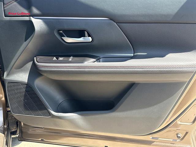 Certified 2025 Nissan Kicks SR FWD image 12