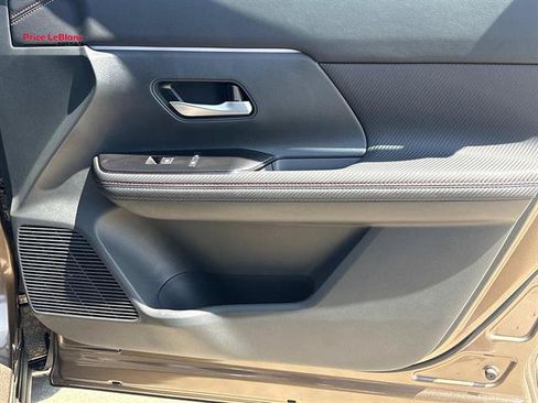 Certified 2025 Nissan Kicks SR FWD image 12