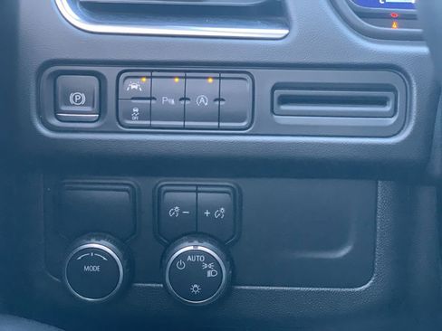 Certified 2024 Chevrolet Suburban Premier image 15