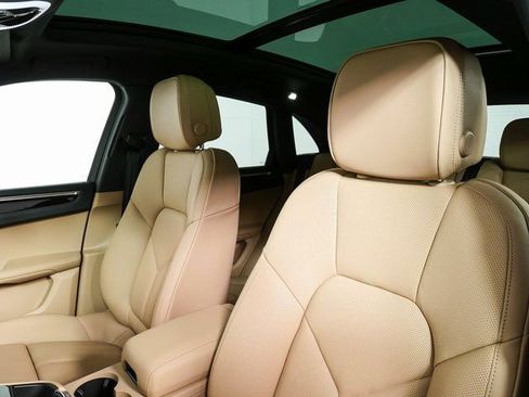 New 2026 Porsche Macan image 5