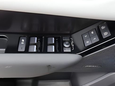 New 2026 Land Rover Range Rover Velar Dynamic SE AWD/4WD image 11