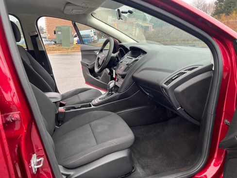 Used 2016 Ford Focus SE w/ Reverse Sensing Package image 22
