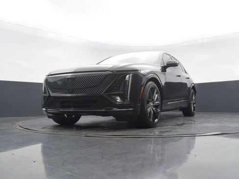 Certified 2024 Cadillac Lyriq Luxury AWD/4WD image 48