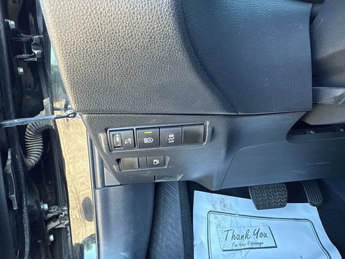 Used 2024 Toyota Corolla Cross AWD Hybrid w/ Moonroof Package image 29