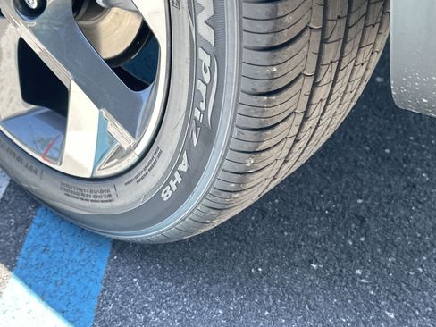 New 2025 Hyundai Venue Limited image 11