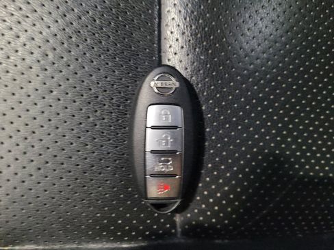 Used 2019 Nissan Sentra SR w/ Premium Package (SR) FWD image 32