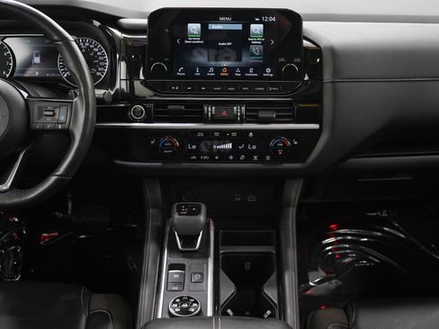Used 2024 Nissan Pathfinder SL AWD/4WD image 17