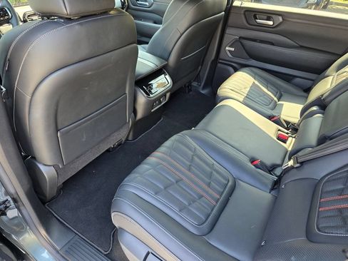 Used 2025 Nissan Armada PRO-4X w/ Pro-4X Premium Package AWD/4WD image 15