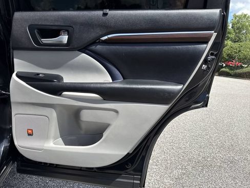 Used 2016 Toyota Highlander Limited FWD image 33