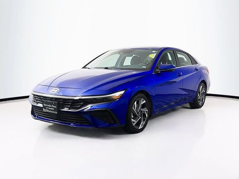 Used 2024 Hyundai Elantra Limited FWD image 3