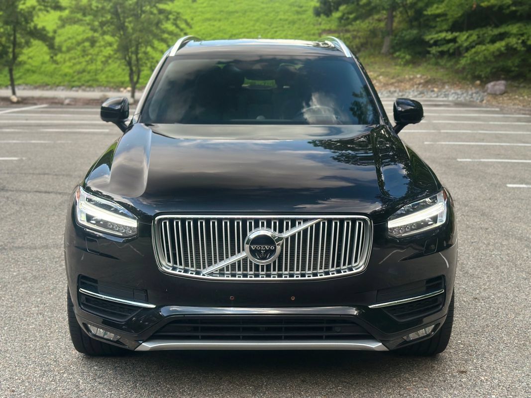 Used 2017 Volvo XC90 T6 Inscription w/ Vision Package AWD/4WD image 2