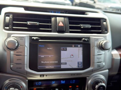 Used 2018 Toyota 4Runner Limited AWD/4WD image 17