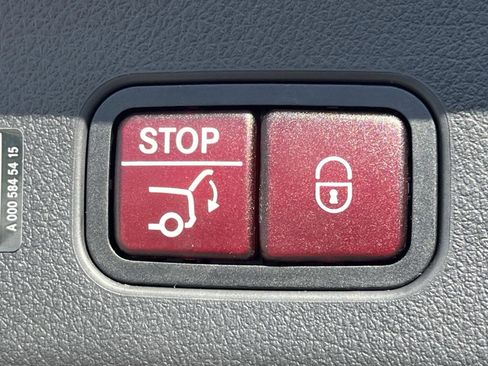 Certified 2025 Mercedes-Benz GLC 300 4MATIC image 11