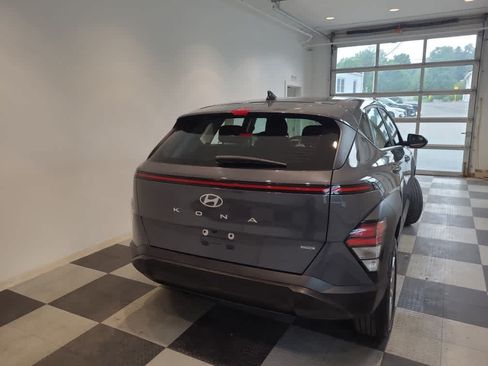 Used 2024 Hyundai Kona SE AWD/4WD image 4