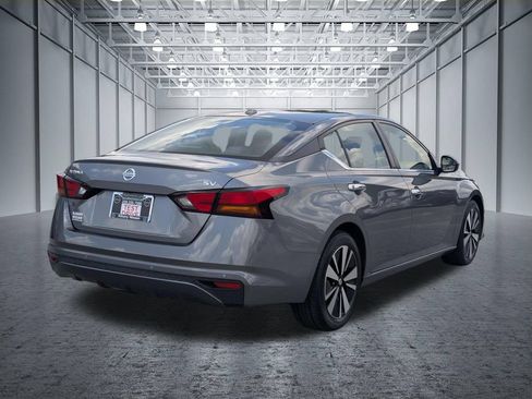 Used 2022 Nissan Altima 2.5 SV FWD image 6