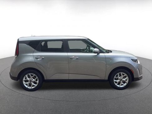 Used 2025 Kia Soul LX w/ LX Technology Package FWD image 15