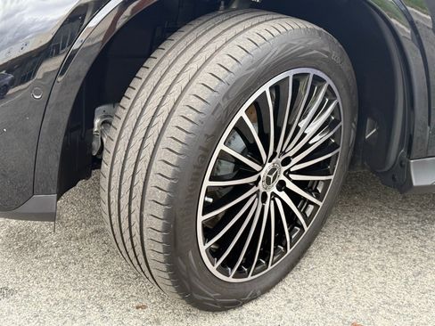 Used 2025 Mercedes-Benz GLC 300 4MATIC image 20